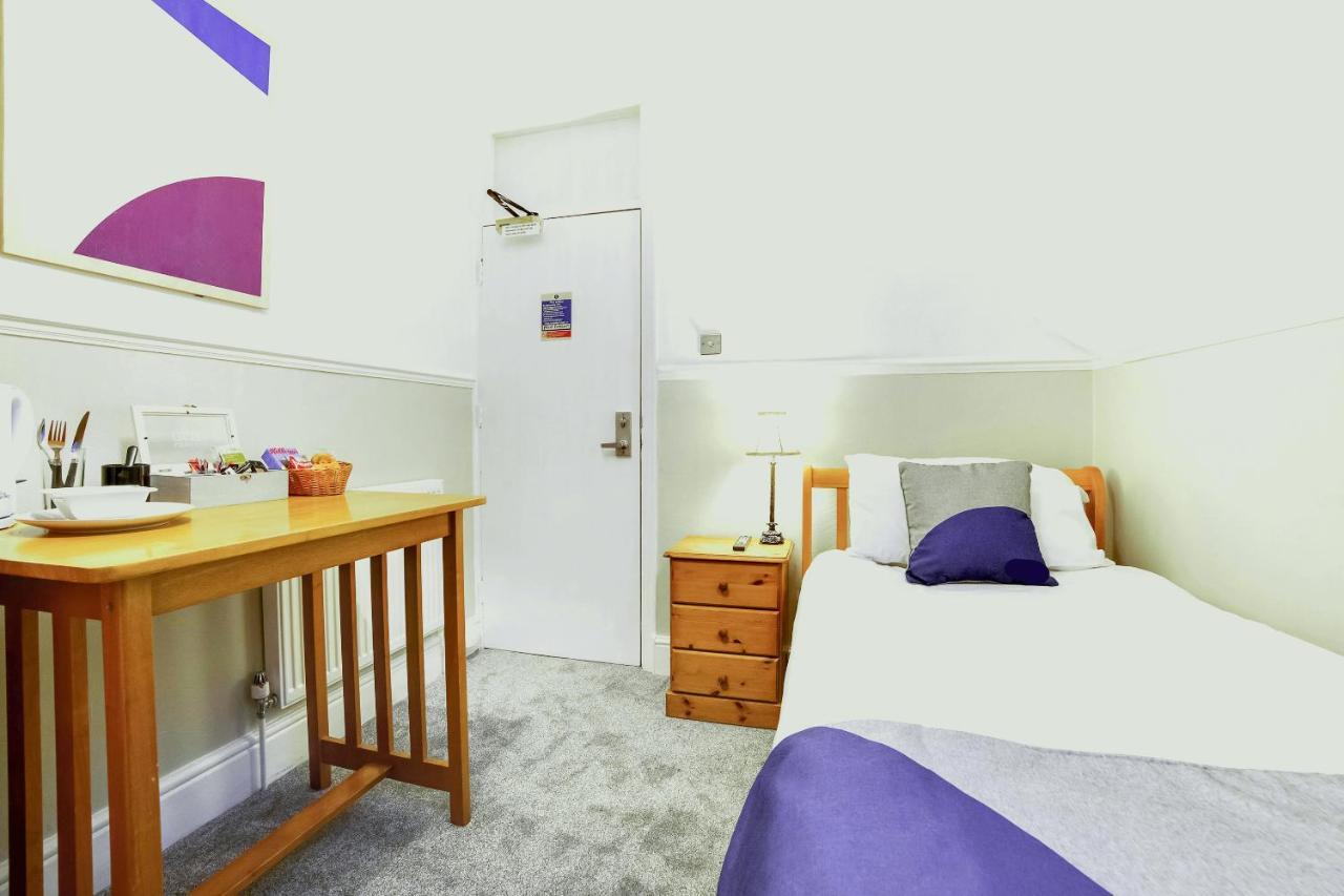 Airport Lodge Farnborough  Szoba fotó