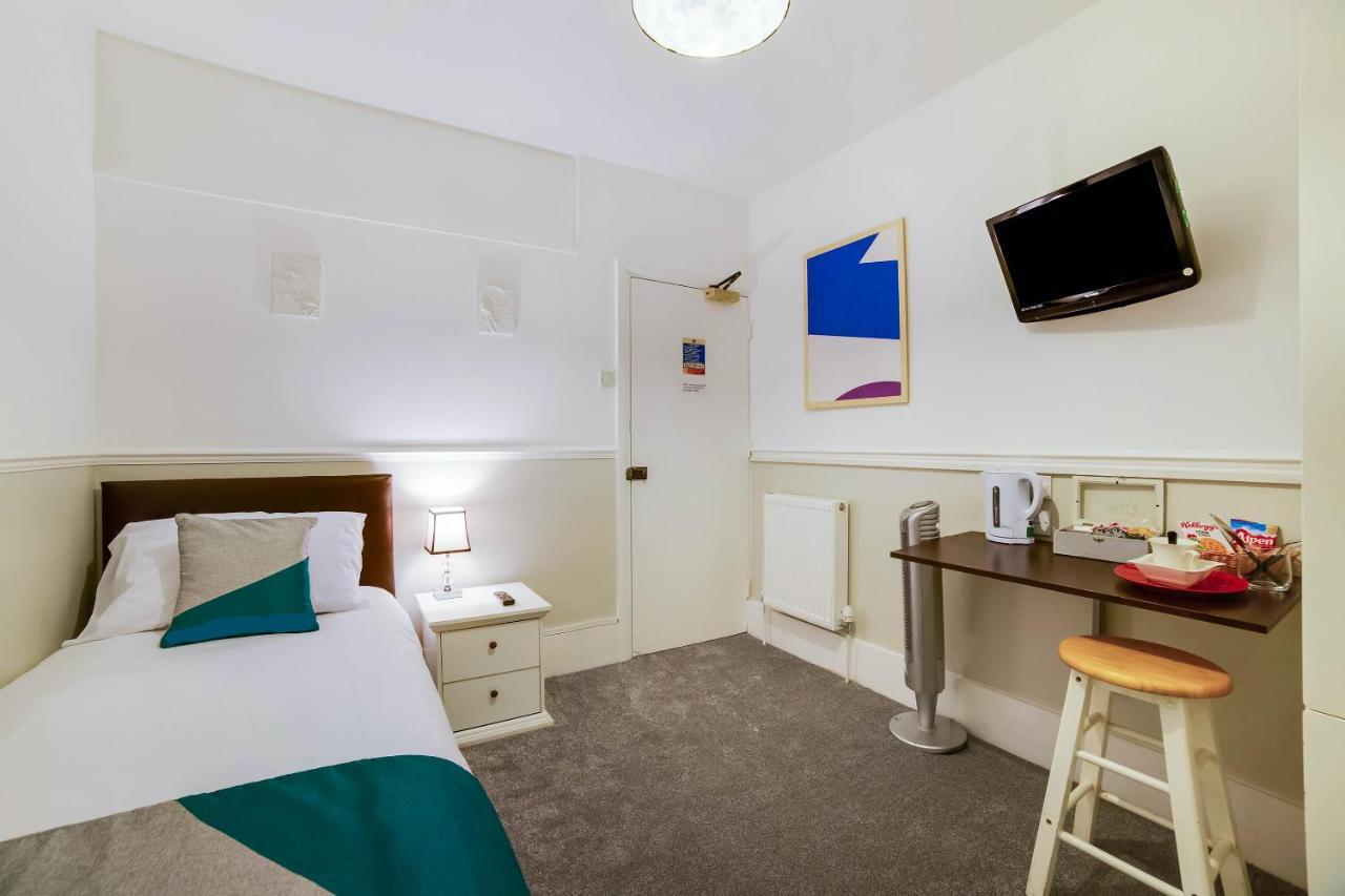 Airport Lodge Farnborough  Szoba fotó